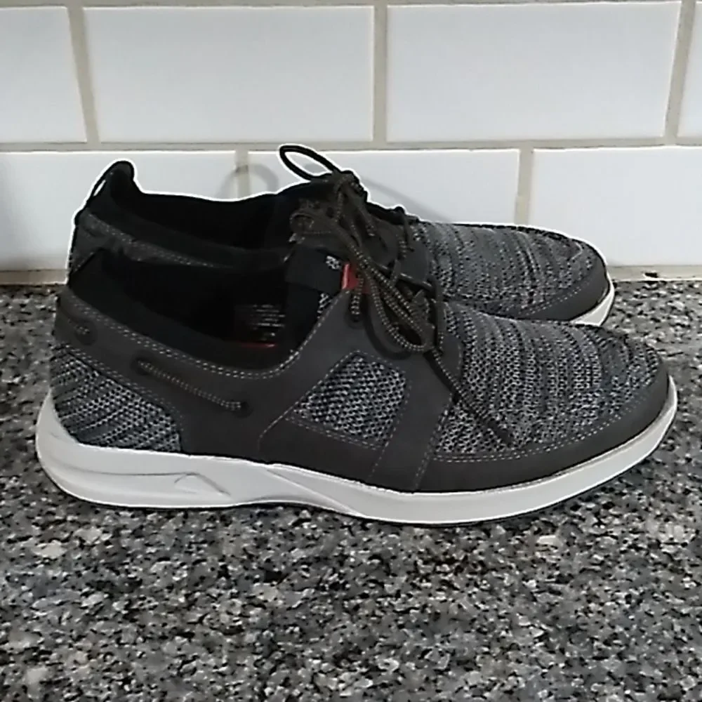 Dockers Men's Gray-Knit Leather Lightweight Shoes. Size 9